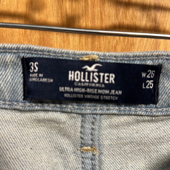 Hollister Ultra High Rise Mom Jean Size 3S - Picture 8 of 8